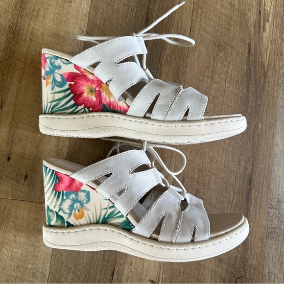 Born Piru Floral Wedge Sandals - Picture 6 of 11